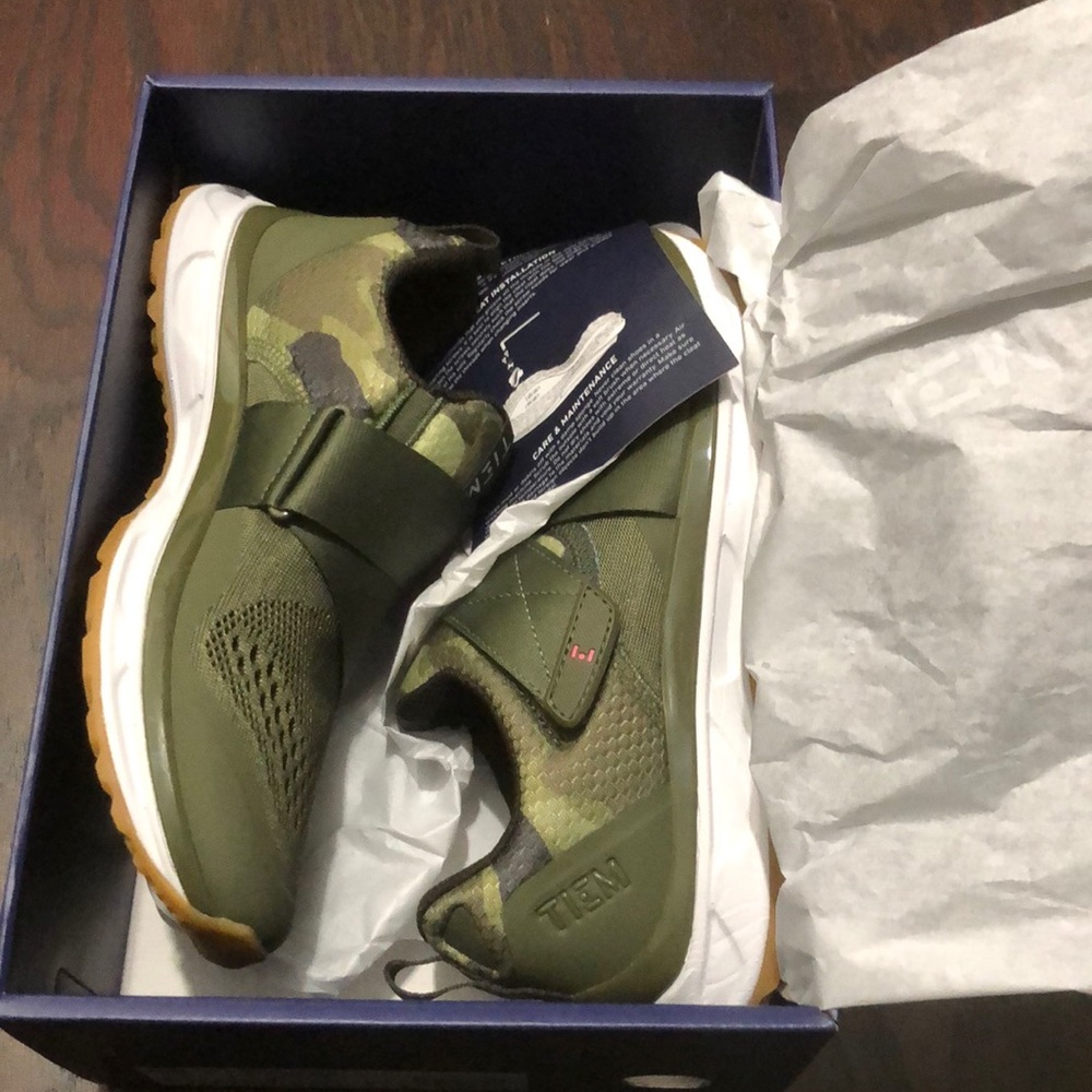 Brand new, never worn camo TIEM cycling shoes. Size 7.5